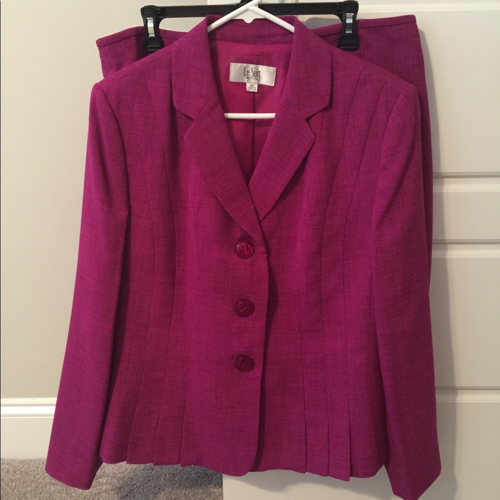 Le Suit skirt suite
